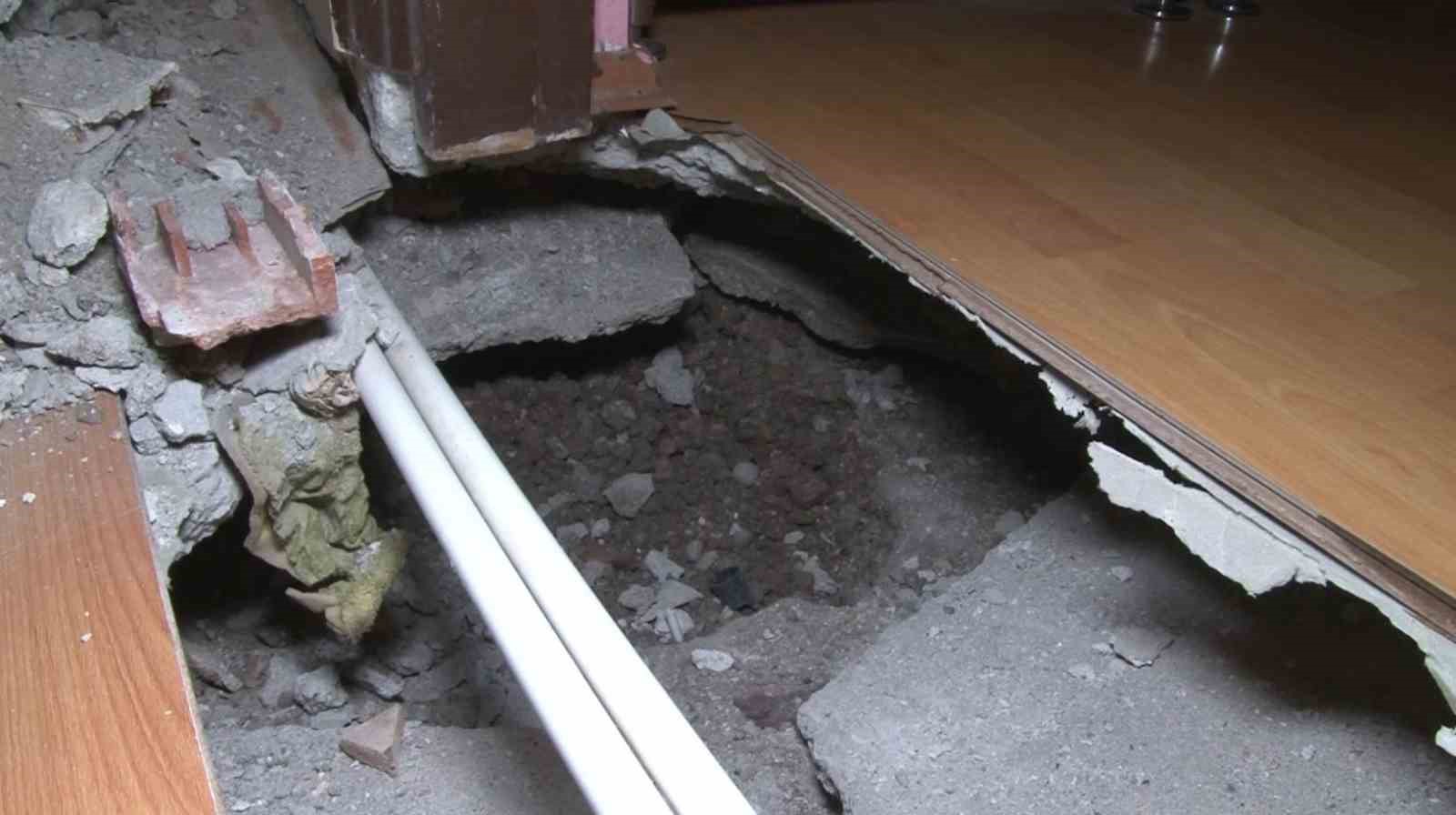 fatihte 4 katli binanin temelinin coktugu iddiasi salonun ortasinda cukur olustu 1 Bez2ml5O