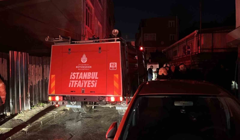 fatihte-5-katli-binada-yangin-6-kisi-dumandan-etkilendi-hOatYTIY.jpg