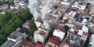 fatihte-5-katli-is-haninda-yangin-1-kisi-kurtarildi-q9mmDwsS.jpg