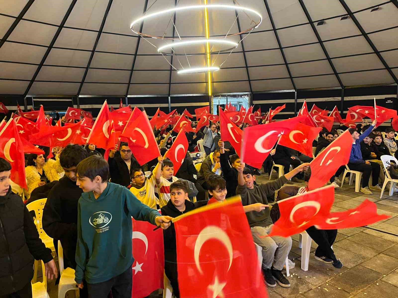 fatihte a milli takimin kosova galibiyeti coskuyla kutlandi 2 61rnPFO1