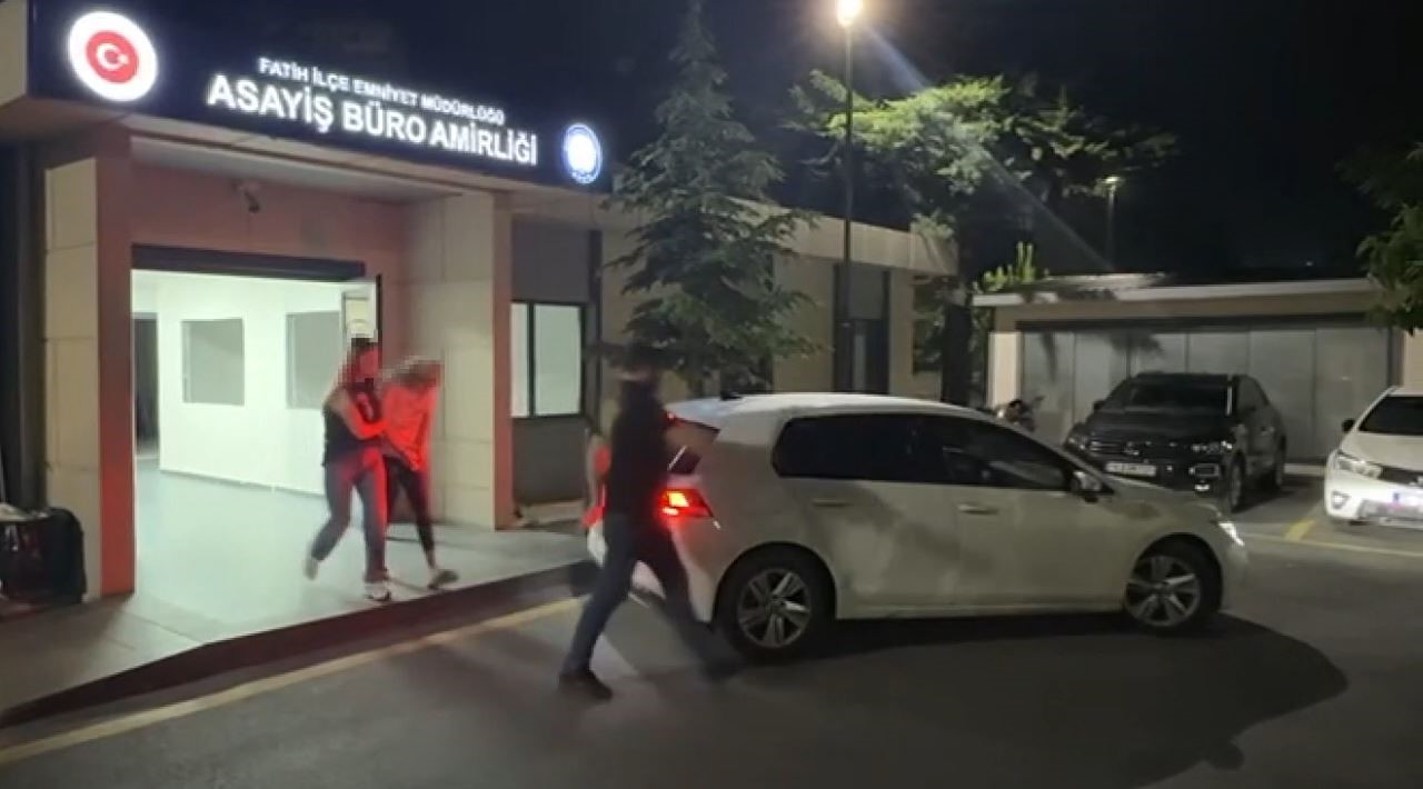 fatihte aractan cantayi boyle caldilar 2 FBBzgPPR