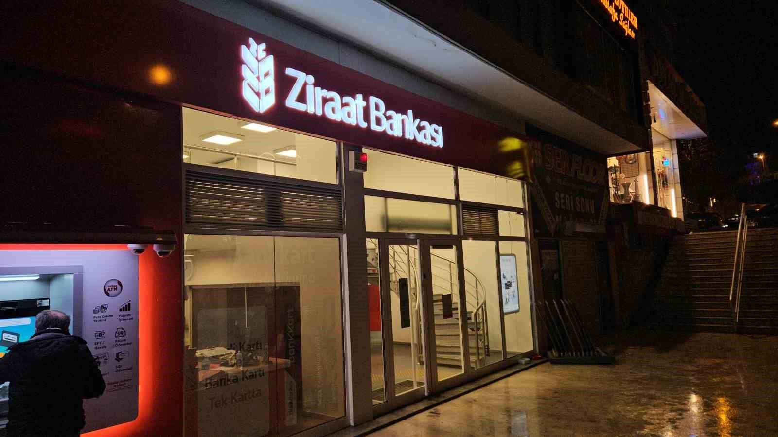 fatihte banka soygunu kacarken caldigi parayi dusurdu 1 TjuQgtQ2