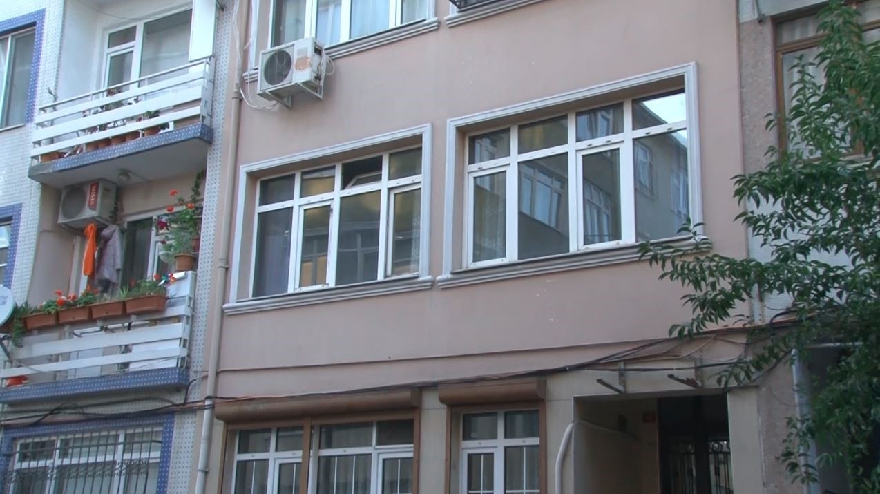 fatihte bir kisi evinde silahla vurulmus halde bulundu 0