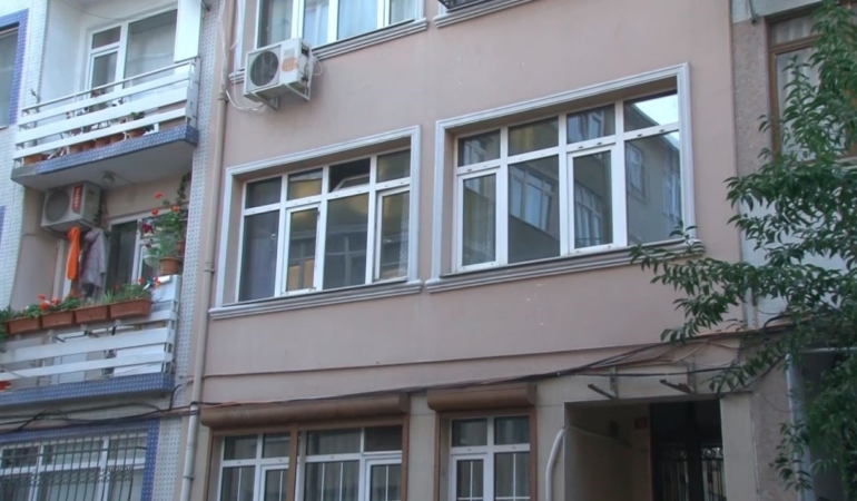 fatihte-bir-kisi-evinde-silahla-vurulmus-halde-bulundu-beaaF17f.jpg