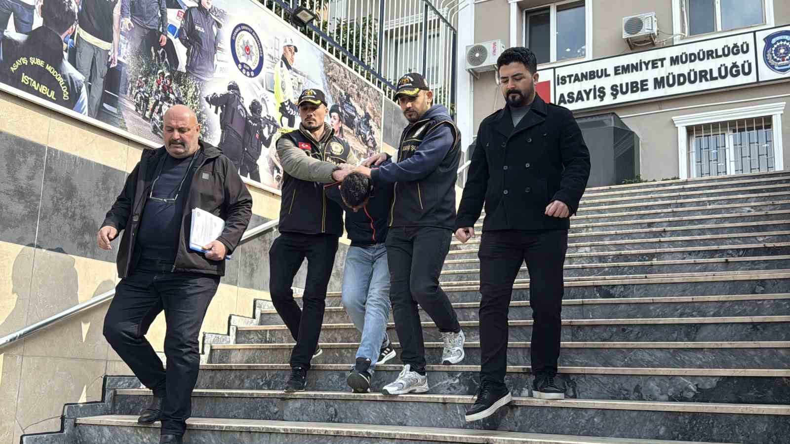 Fatih’te boşanma aşamasındaki eşini öldüren şüphelinin ifadesi ortaya çıktı: ‘‘Silahın kurulu olduğunu unutmuşum’’ 4 fatihte bosanma asamasindaki esini olduren suphelinin ifadesi ortaya cikti silahin kurulu oldugunu unutmusum 0 SXdFb8iy