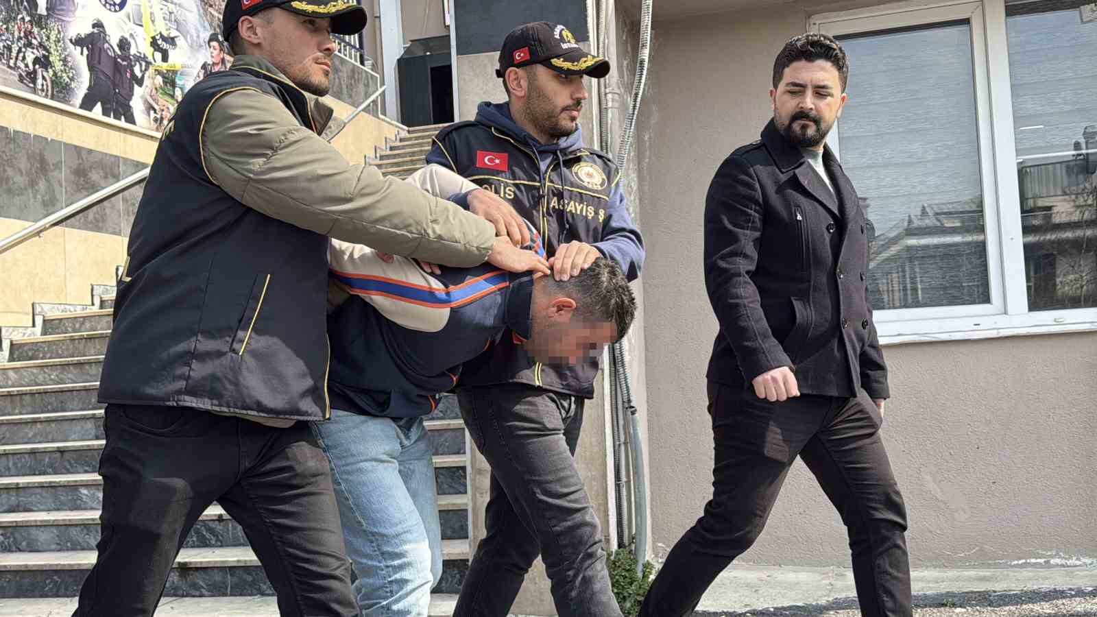 Fatih’te boşanma aşamasındaki eşini öldüren şüphelinin ifadesi ortaya çıktı: ‘‘Silahın kurulu olduğunu unutmuşum’’ 5 fatihte bosanma asamasindaki esini olduren suphelinin ifadesi ortaya cikti silahin kurulu oldugunu unutmusum 1 LOwz1Pat