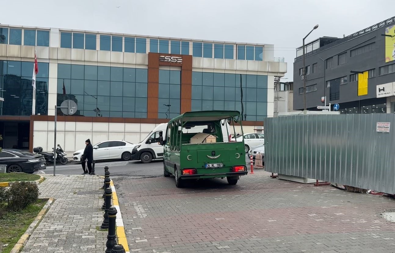 fatihte coken binada hayatini kaybeden yasli kadinin cenazesi adli tip kurumundan alindi 1 IeiGB5eU