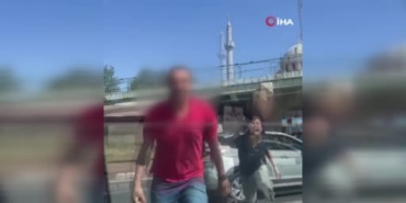 fatihte-dehset-sacan-surucu-cami-yumruklayip-paramparca-etti-o-anlar-kamerada-AQjhskBF.jpg