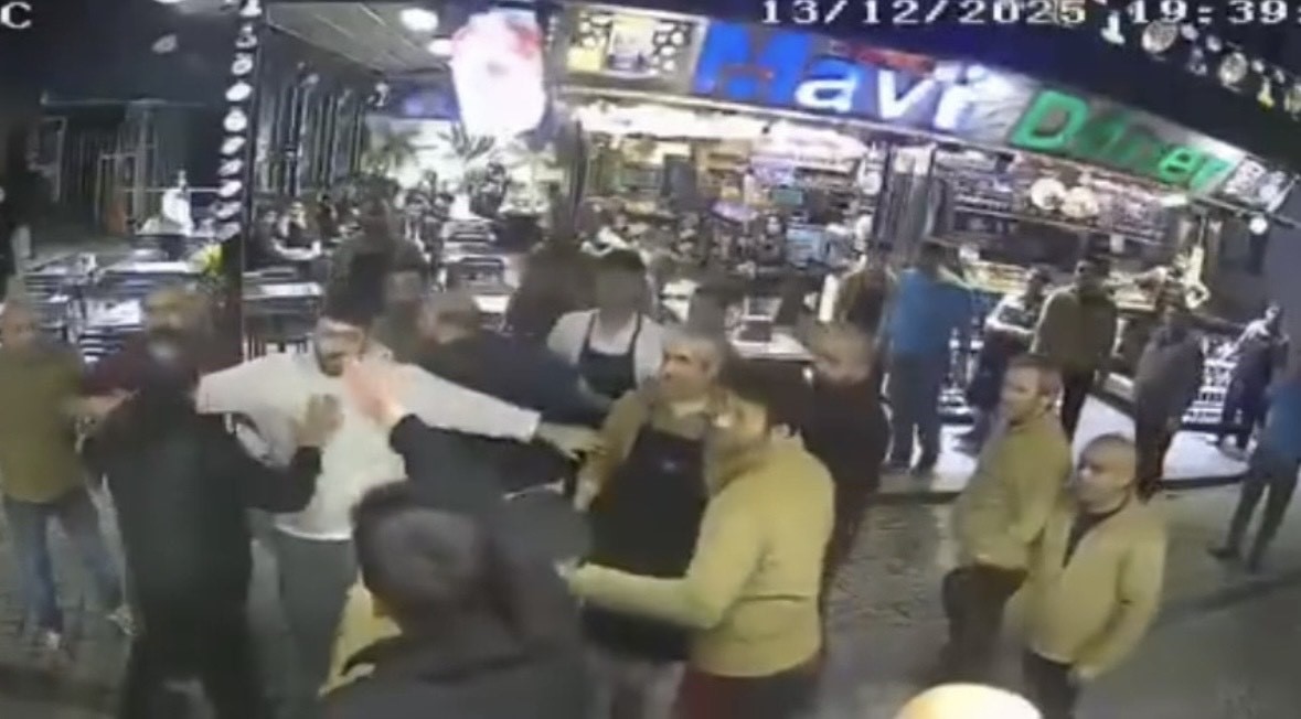 fatihte esnaf kavgasinda yumruklar havada ucustu 2 EH19eQD2
