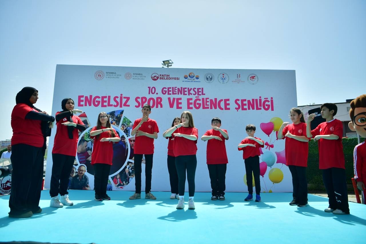 Fatih’te Geleneksel Engelsiz Spor ve Eğlence Şenliği’nin 10’uncusu coşkuyla karşılandı 9 fatihte geleneksel engelsiz spor ve eglence senliginin 10uncusu coskuyla karsilandi 5 Qjyu7s4Y