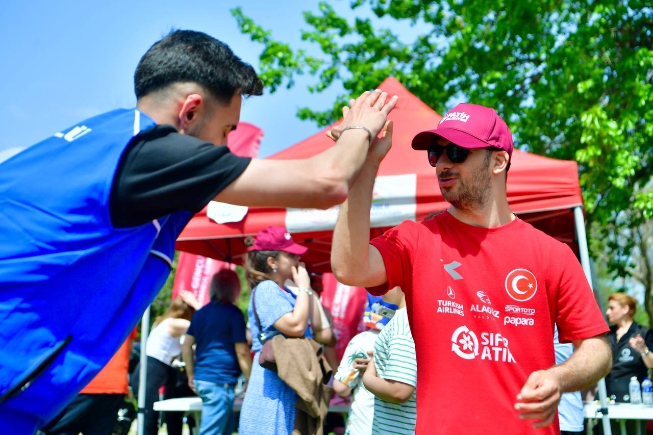 Fatih’te Geleneksel Engelsiz Spor ve Eğlence Şenliği’nin 10’uncusu coşkuyla karşılandı 12 fatihte geleneksel engelsiz spor ve eglence senliginin 10uncusu coskuyla karsilandi 8 5Kn24BhN