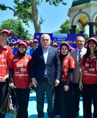 fatihte-gonullu-turizm-elcileri-gorev-basinda-V8XwenhT.jpg