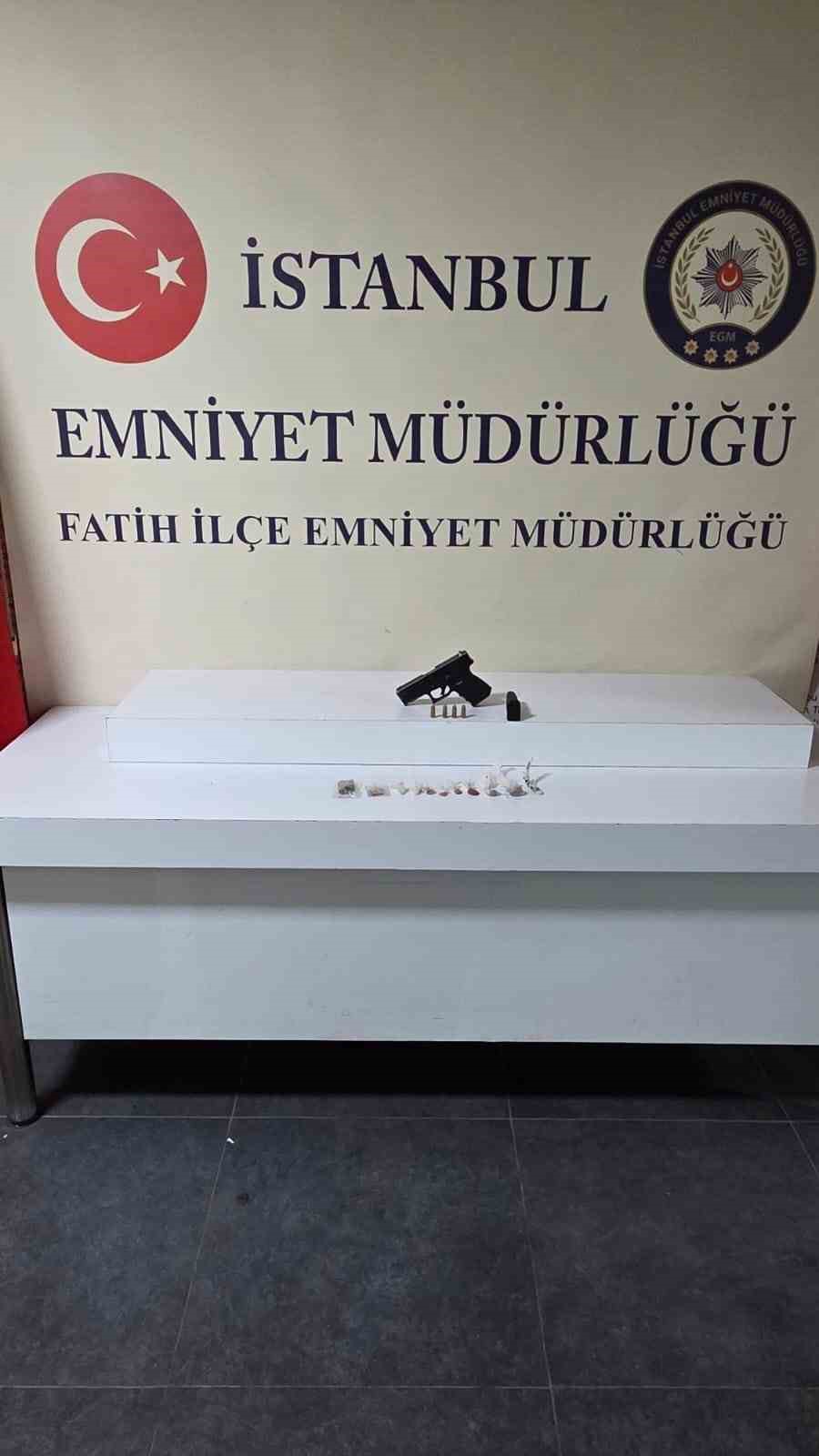 Fatih’te gündüz vakti bir eve ateş açıldı: Uyuşturucu ve silahla yakalanan şahıs tutuklandı 5 fatihte gunduz vakti bir eve ates acildi uyusturucu ve silahla yakalanan sahis tutuklandi 1 wMP3Xh4L