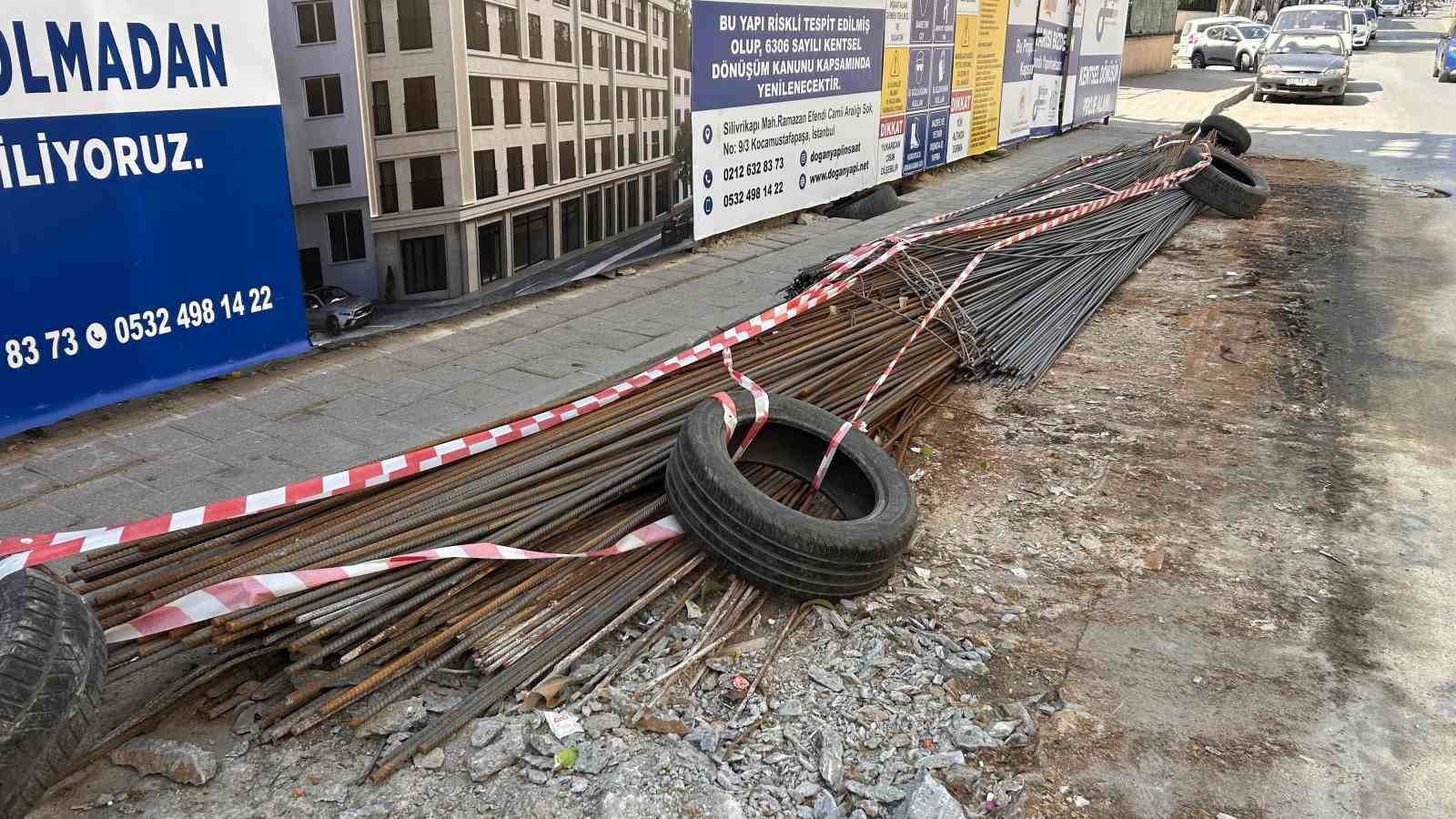 fatihte iett otobusunun altindan giren insaat demiri yolcuyu yaraladi 0