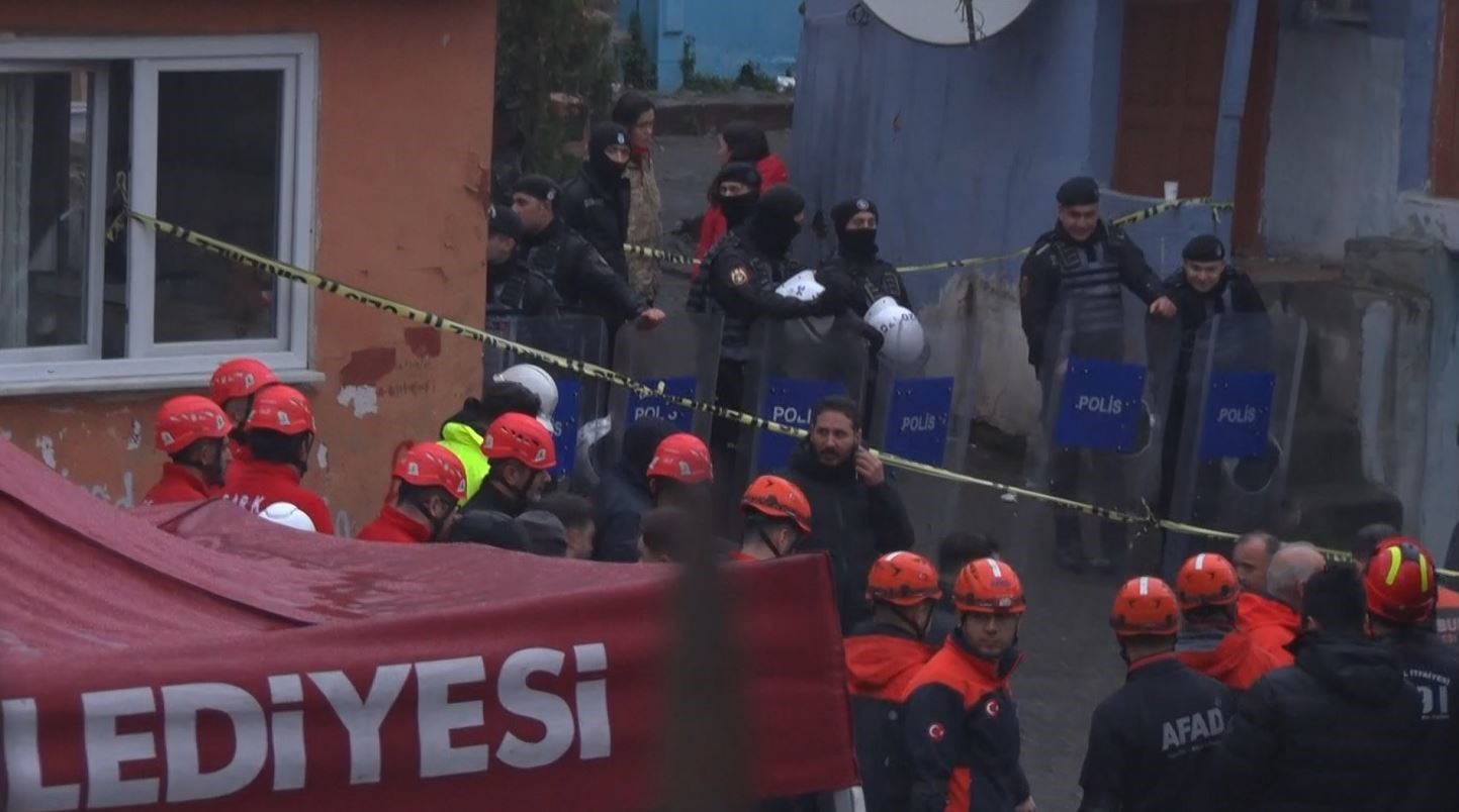 fatihte iki binanin coktugu mahallenin sakinleri konustu patlamayi duyduk bomba zannettim 1 CkIHZLze