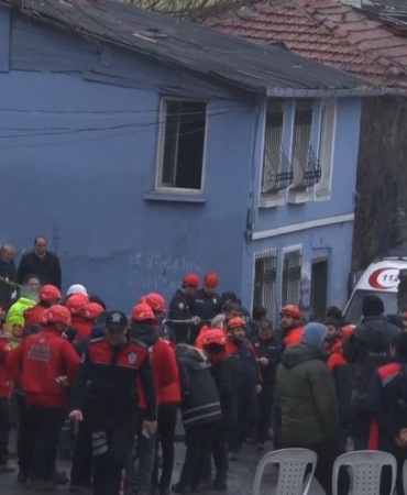 fatihte-iki-binanin-coktugu-mahallenin-sakinleri-konustu-patlamayi-duyduk-bomba-zannettim-v5vhgiHR.jpg