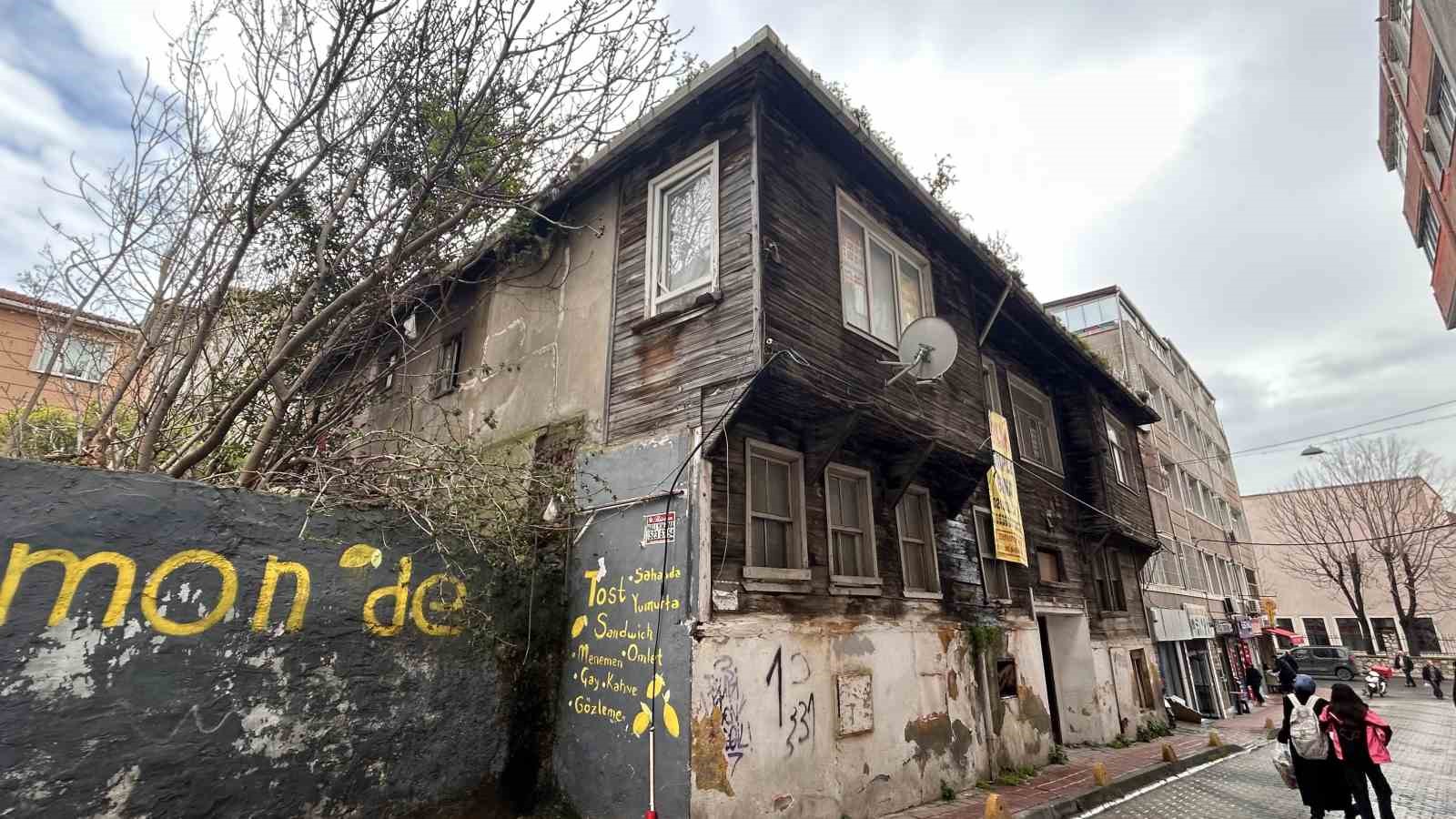 fatihte izinsiz kazi yapilan ev goruntulendi 3 gKsSQdqI