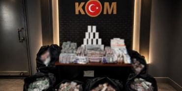 fatihte-kacak-tibbi-ilac-operasyonu-98-bin-632-tablet-ele-gecirildi-2-supheli-gozaltina-cHNFIHcl.jpg