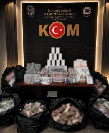 fatihte-kacak-tibbi-ilac-operasyonu-98-bin-632-tablet-ele-gecirildi-2-supheli-gozaltina-cHNFIHcl.jpg