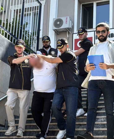 fatihte-kilik-degistirip-4-kilogram-altin-vurgunu-yapan-2-supheli-yakalandi-Jjppj8aD.jpg