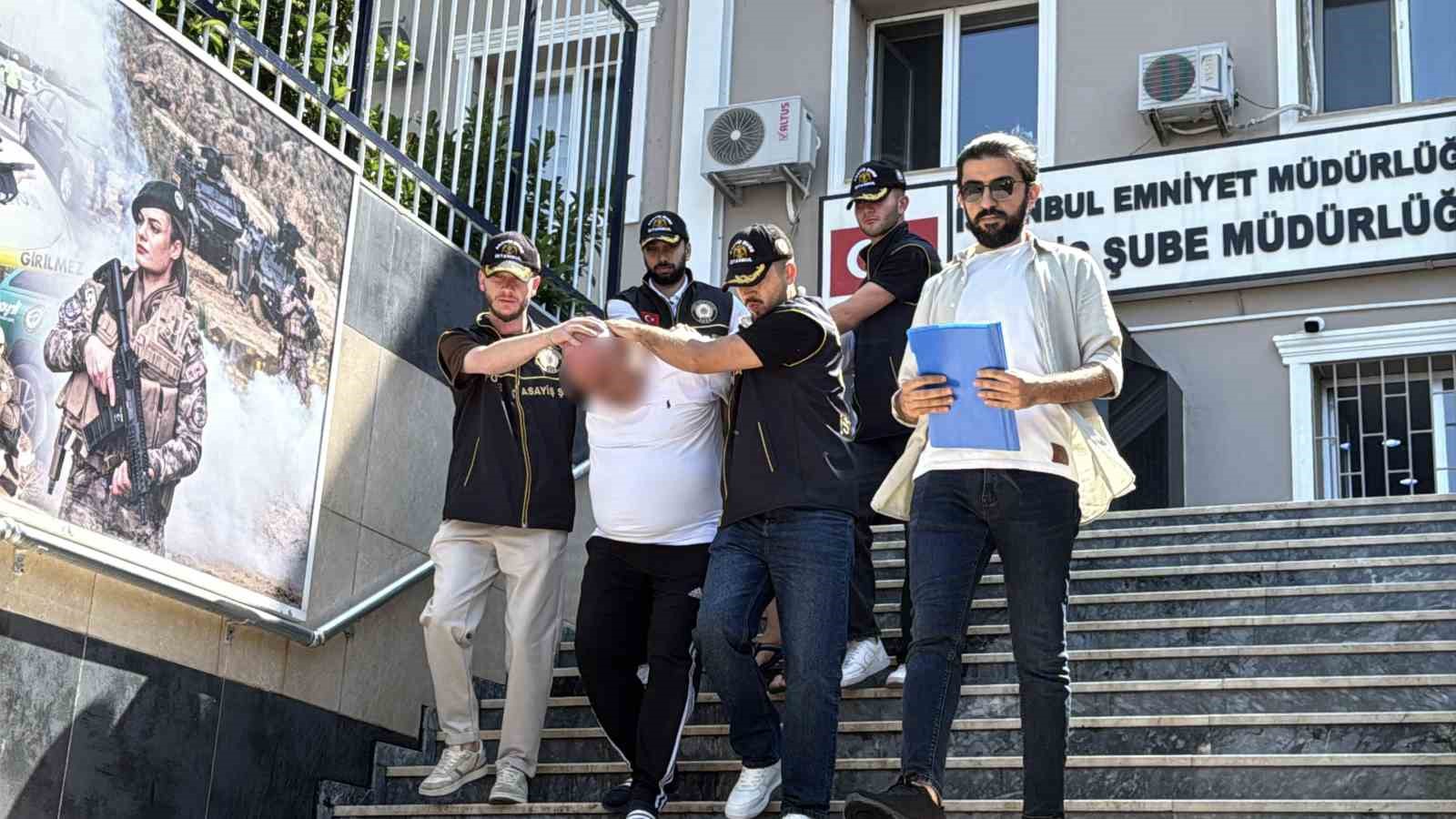 fatihte-kilik-degistirip-4-kilogram-altin-vurgunu-yapan-2-supheli-yakalandi-Jjppj8aD.jpg