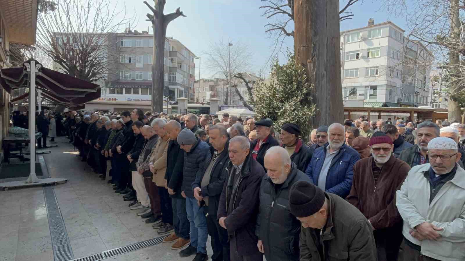 fatihte kocasi tarafindan oldurulen semiha deniz son yolculuguna ugurlandi 1 DEhUrBsK