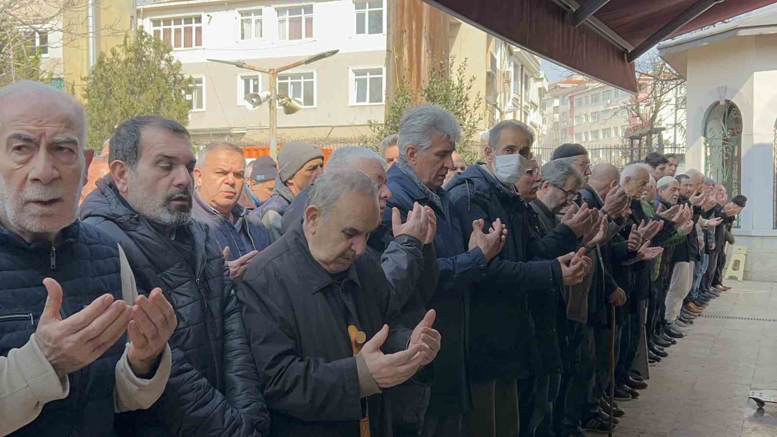fatihte kocasi tarafindan oldurulen semiha deniz son yolculuguna ugurlandi 3 sGhKtmHc