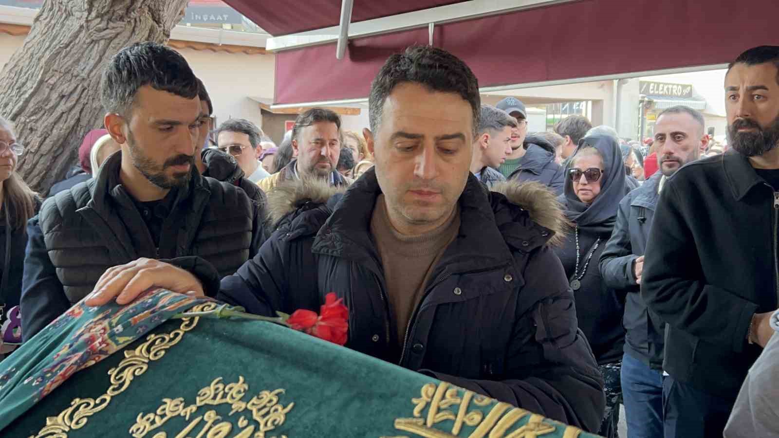 fatihte kocasi tarafindan oldurulen semiha deniz son yolculuguna ugurlandi 4 GEPJcRmW
