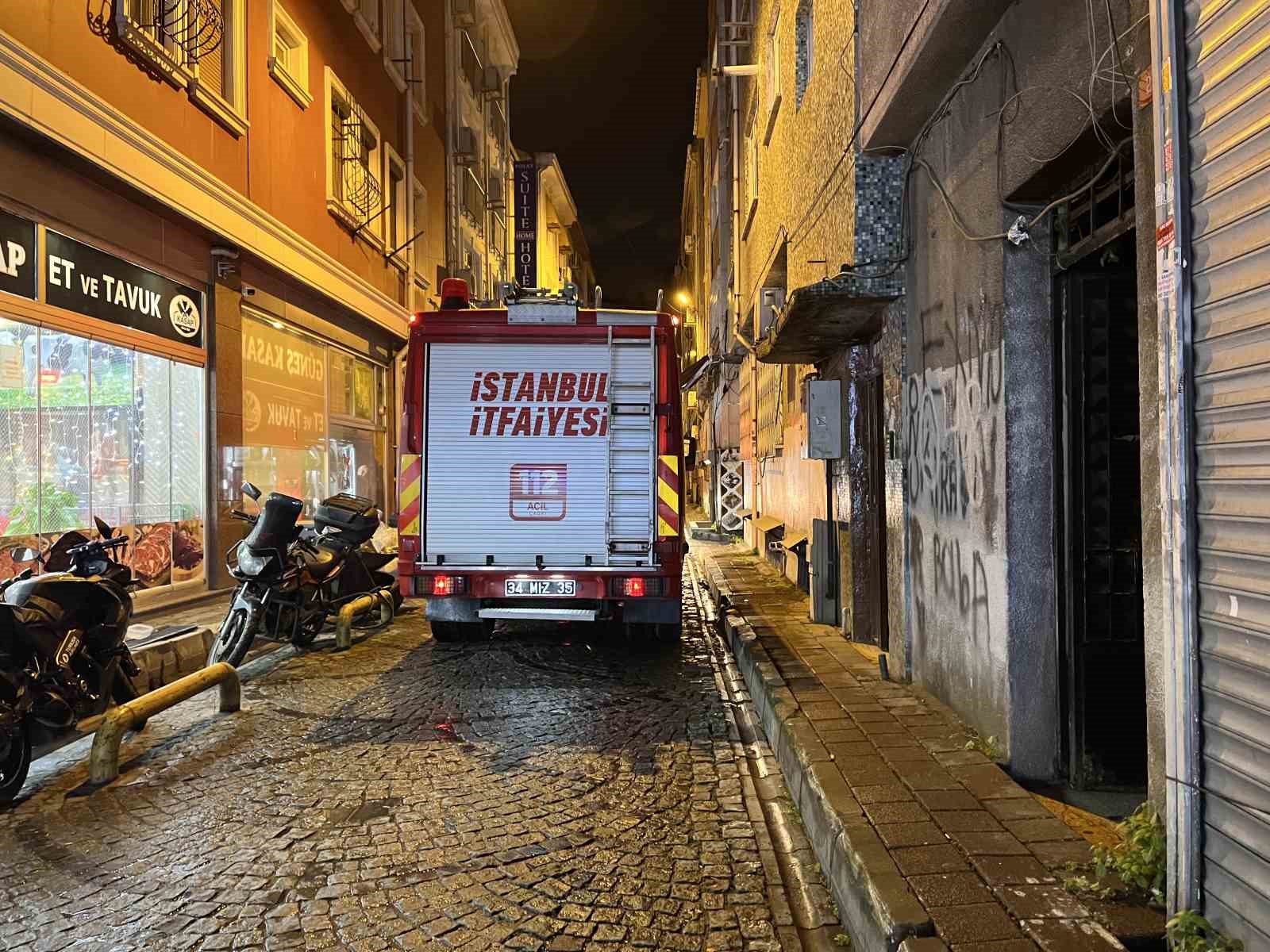 fatihte otoparkta cikan yangin binaya sicradi o anlar kamerada 1