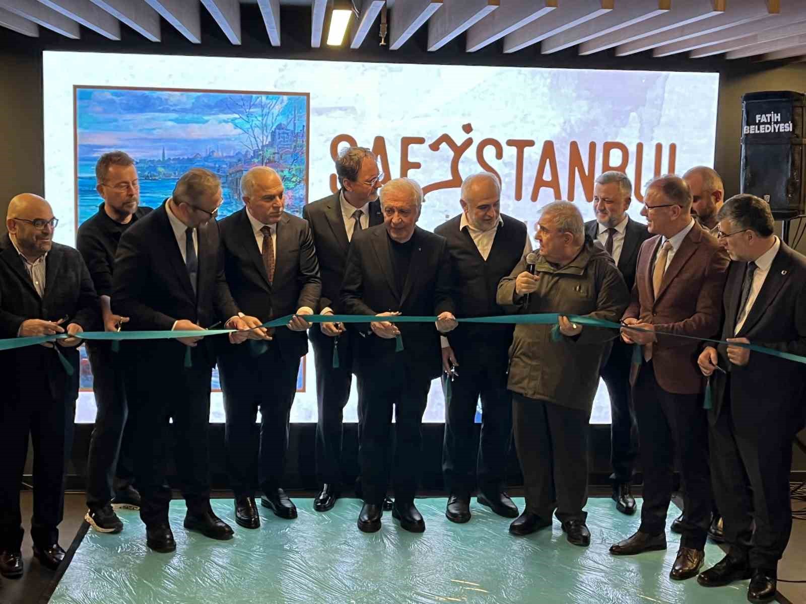 fatihte safistanbul ibrahim safi retrospektif sergisi sanatseverlerle bulustu 4 K3AltvQr