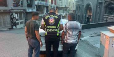 fatihte-taksi-soforunun-aracini-tekmeleyen-surucu-tutuklandi-j6XXLNvE.jpg