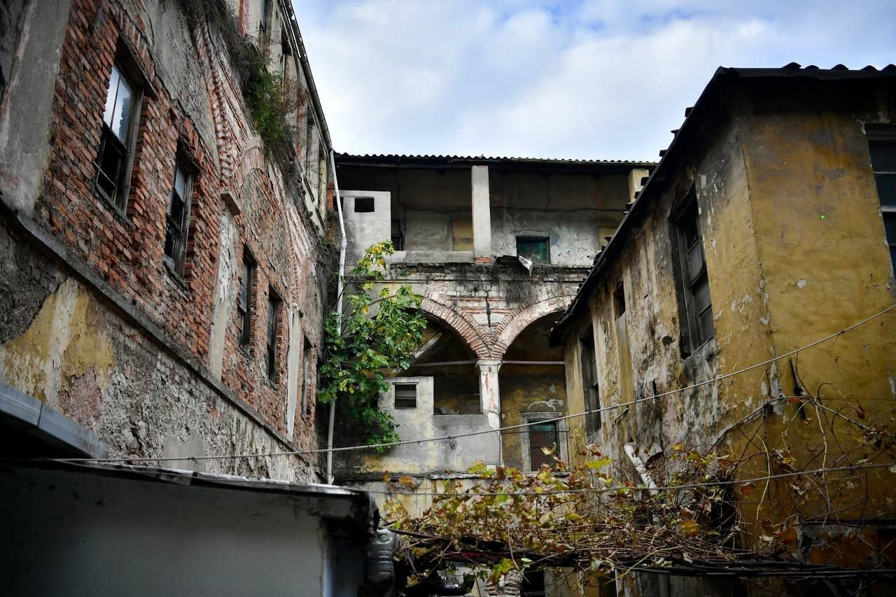 fatihte tarih yeniden hayat buluyor sekerci han restorasyona aliniyor 3 BVdQiPzf