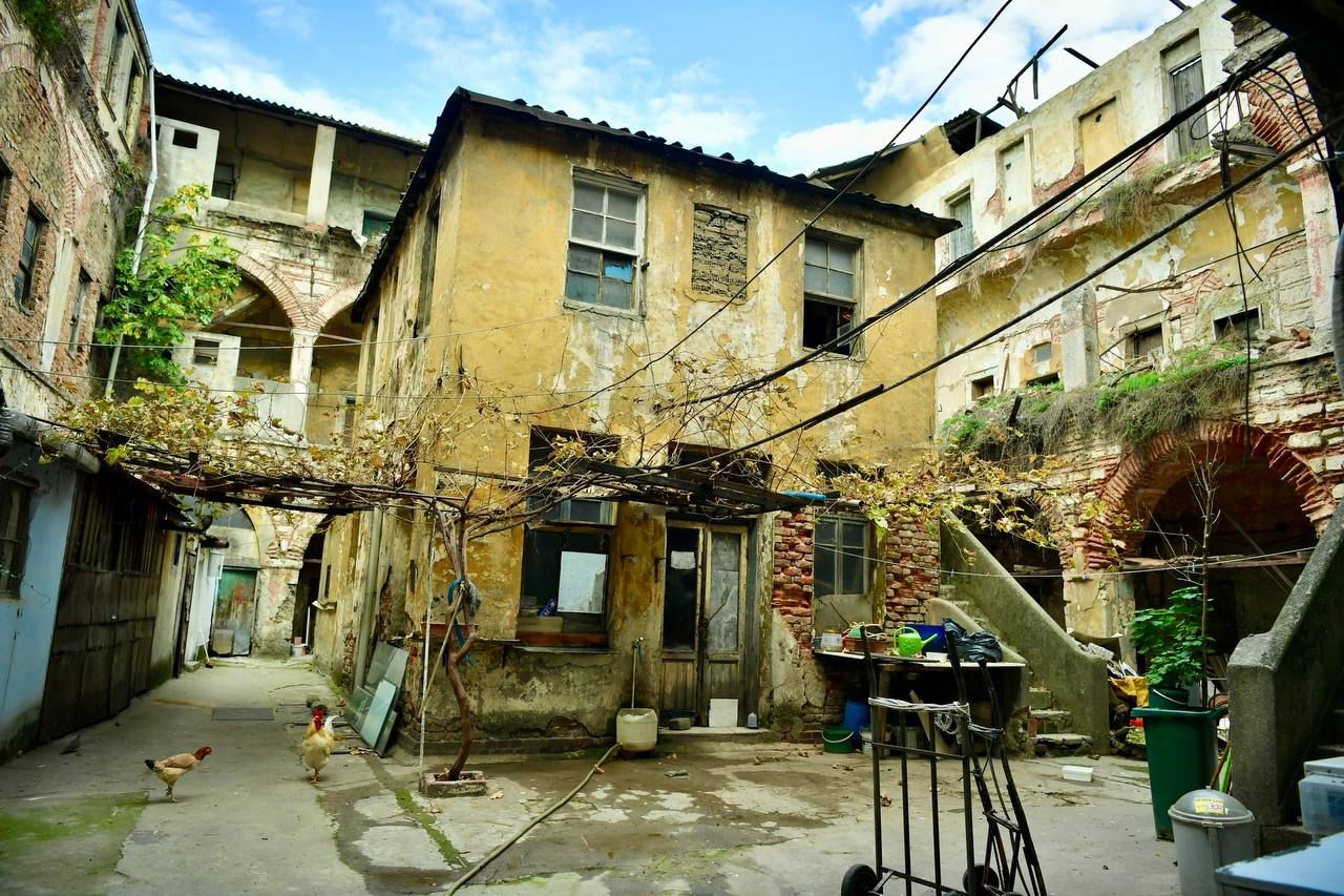 fatihte tarih yeniden hayat buluyor sekerci han restorasyona aliniyor 4