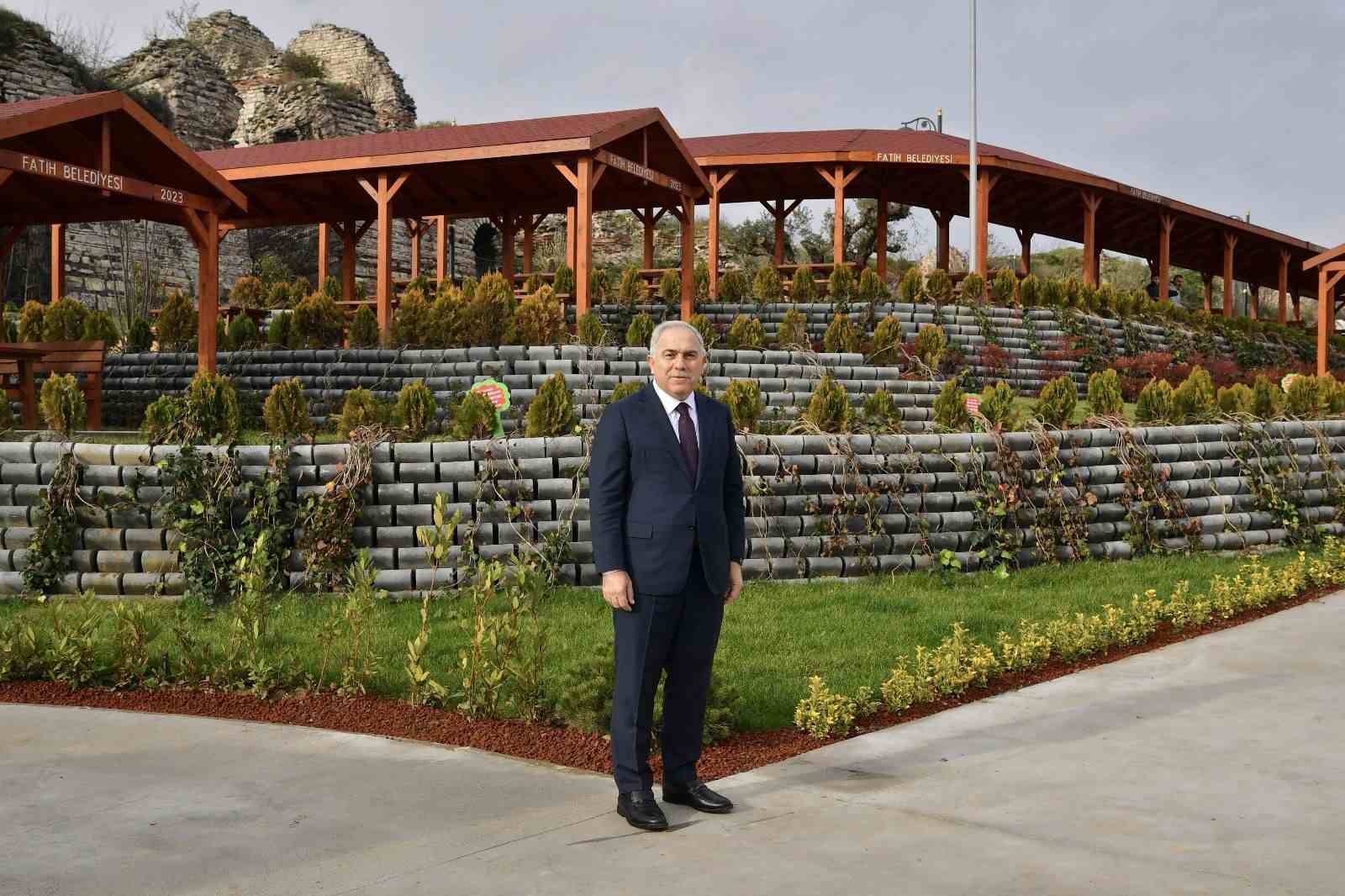 fatihte yesil seferberlik 2 bin 500 agac toprakla bulustu 1 Vgv6Ba3f