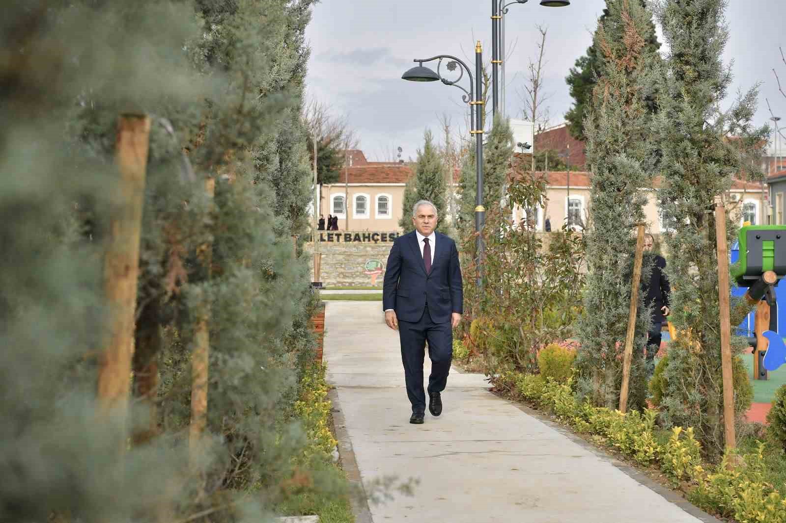 fatihte yesil seferberlik 2 bin 500 agac toprakla bulustu 2 QiDjdPE8