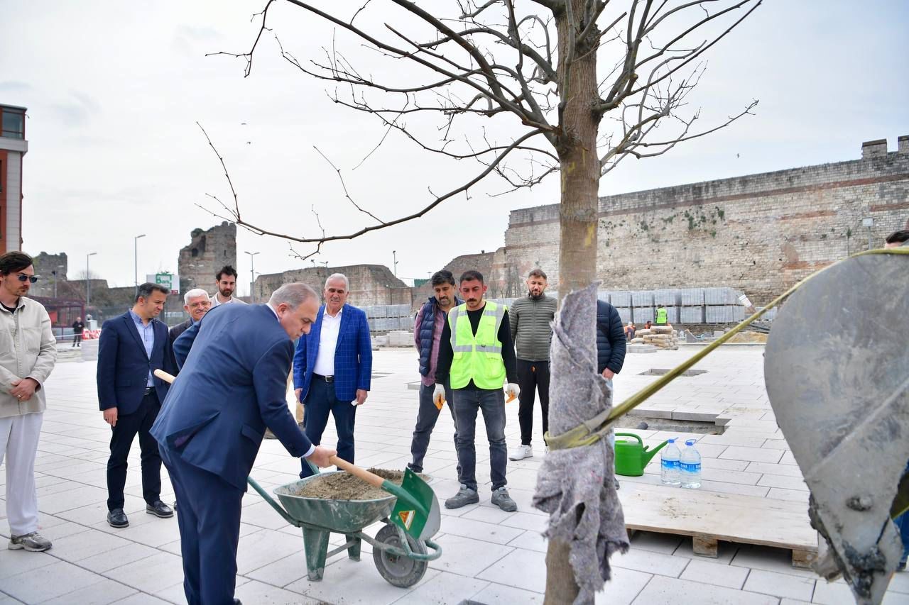 fatihte yesil seferberlik 2 bin 500 agac toprakla bulustu 3 tEAbILJH