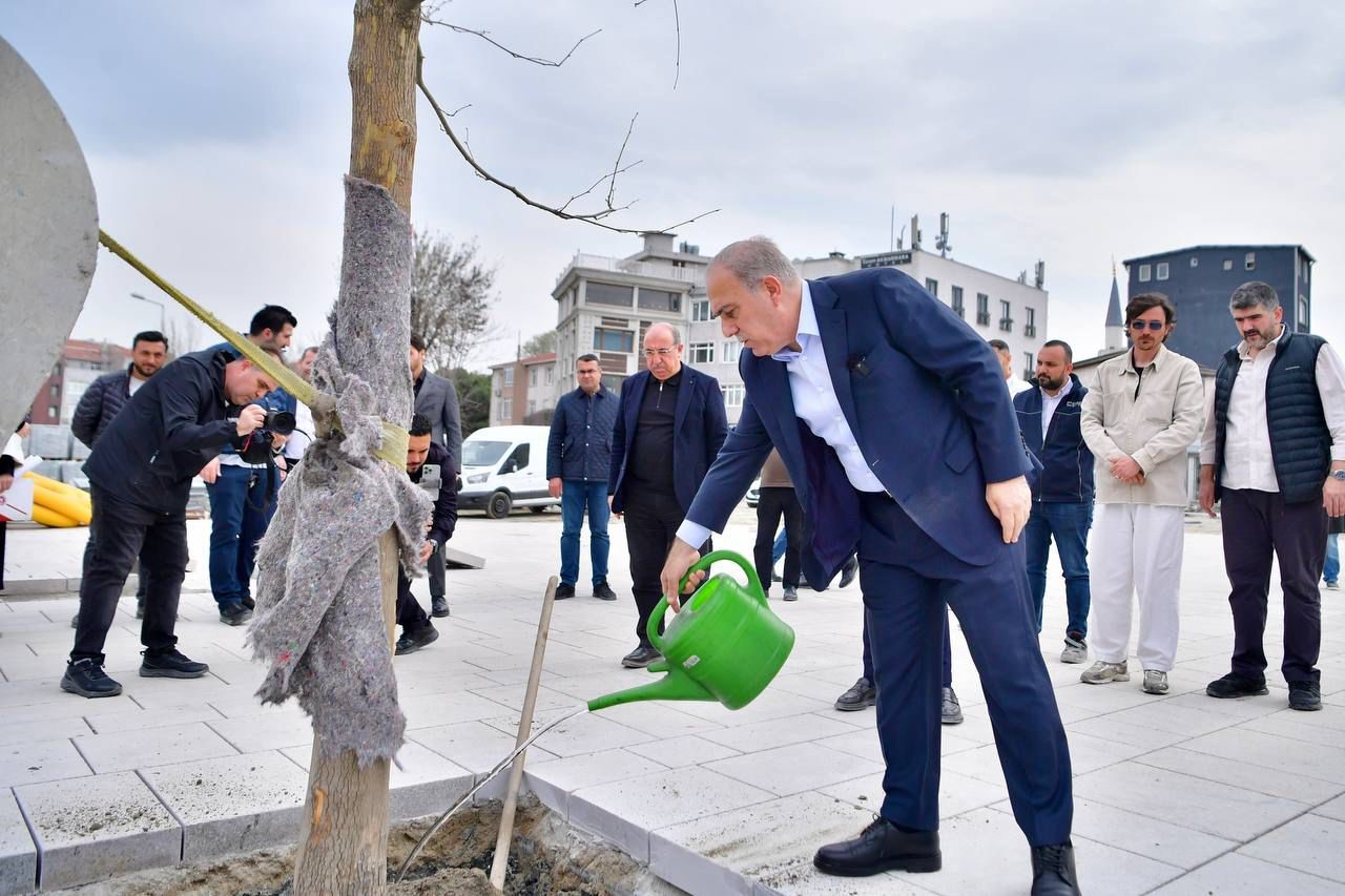 fatihte yesil seferberlik 2 bin 500 agac toprakla bulustu 5 ryzcDZ2W