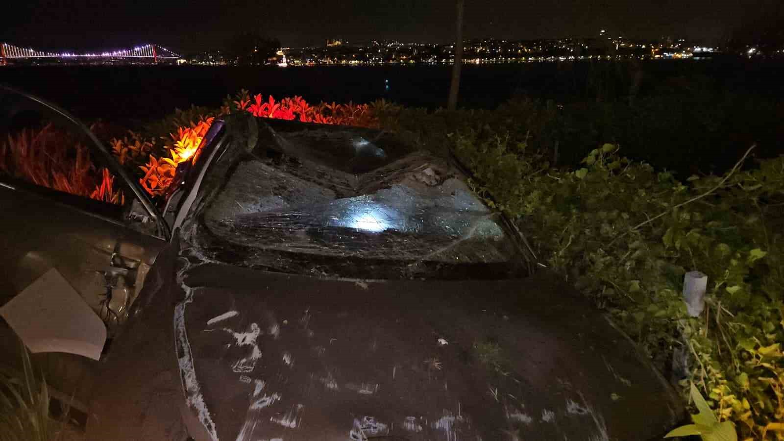 Fatih’te yoldan çıkan otomobil taklalar atarak parka savruldu: 1 yaralı 8 fatihte yoldan cikan otomobil taklalar atarak parka savruldu 1 yarali 4 Y3iyjk6D