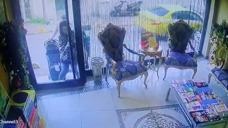 fatihte zehirlenen bocek ailesinin otele giris goruntuleri ortaya cikti 0 kCV6Eh3C