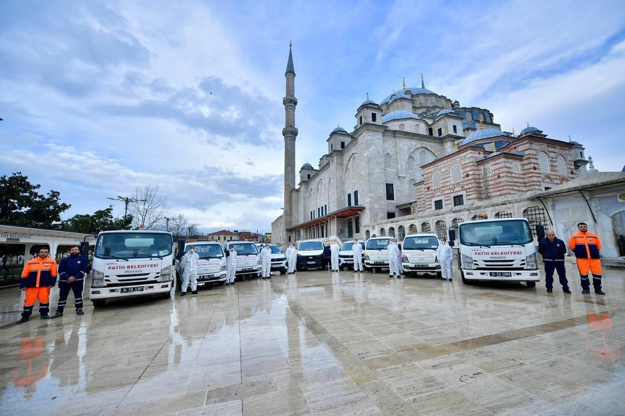 fatihteki camiler ramazan oncesi gul suyuyla yikandi 0 GyjGJNRW