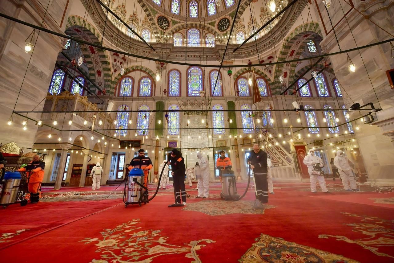 fatihteki camiler ramazan oncesi gul suyuyla yikandi 2 eP2Ff5AR