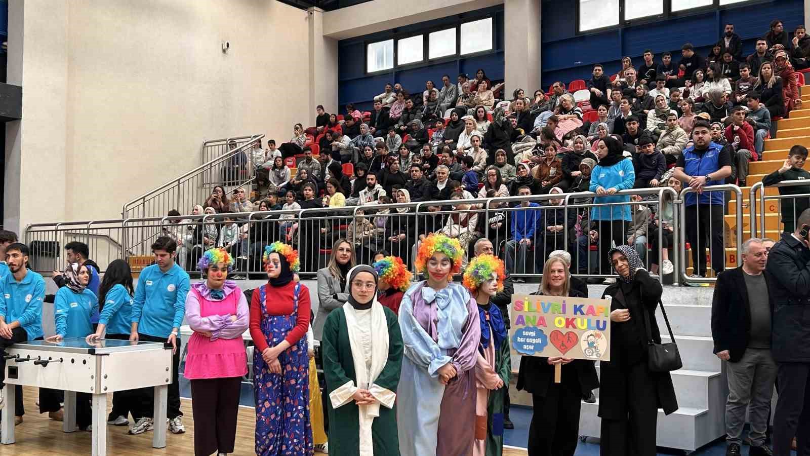 fatihteki senlige katilan engelli cocuklar gonullerince eglendi 2 KY5GFsdg