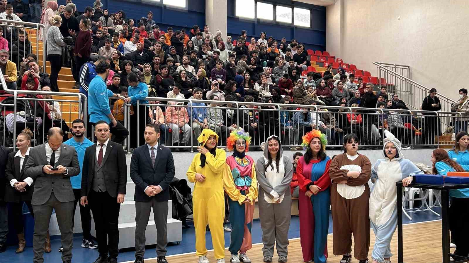 fatihteki senlige katilan engelli cocuklar gonullerince eglendi 3 rlfrq9PO