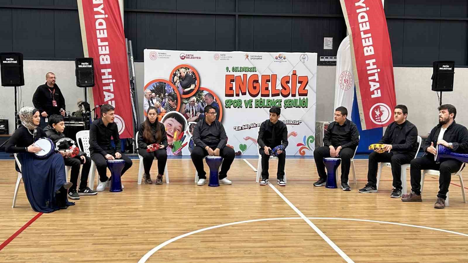 fatihteki senlige katilan engelli cocuklar gonullerince eglendi 4 O79RjXD6