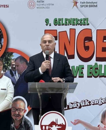 fatihteki-senlige-katilan-engelli-cocuklar-gonullerince-eglendi-BC6k1Ija.jpg