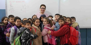 fatma-ogretmen-kanseri-yendi-ogrencilerine-kavustu-L3nzFQ8j.jpg