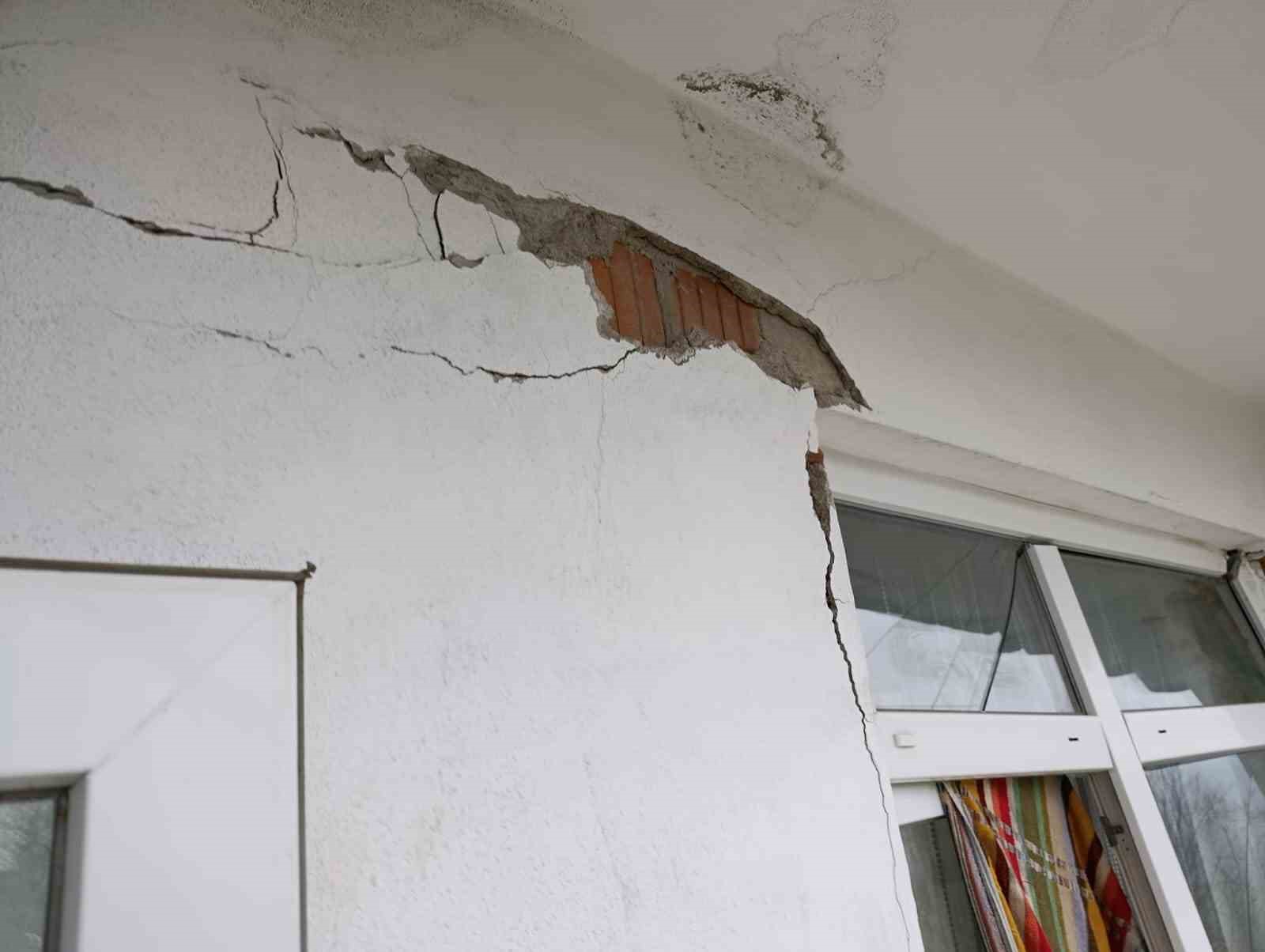Fatsa’da heyelan: 2 ev kullanılamaz hale geldi 8 fatsada heyelan 2 ev kullanilamaz hale geldi 4 iyO8SQtP