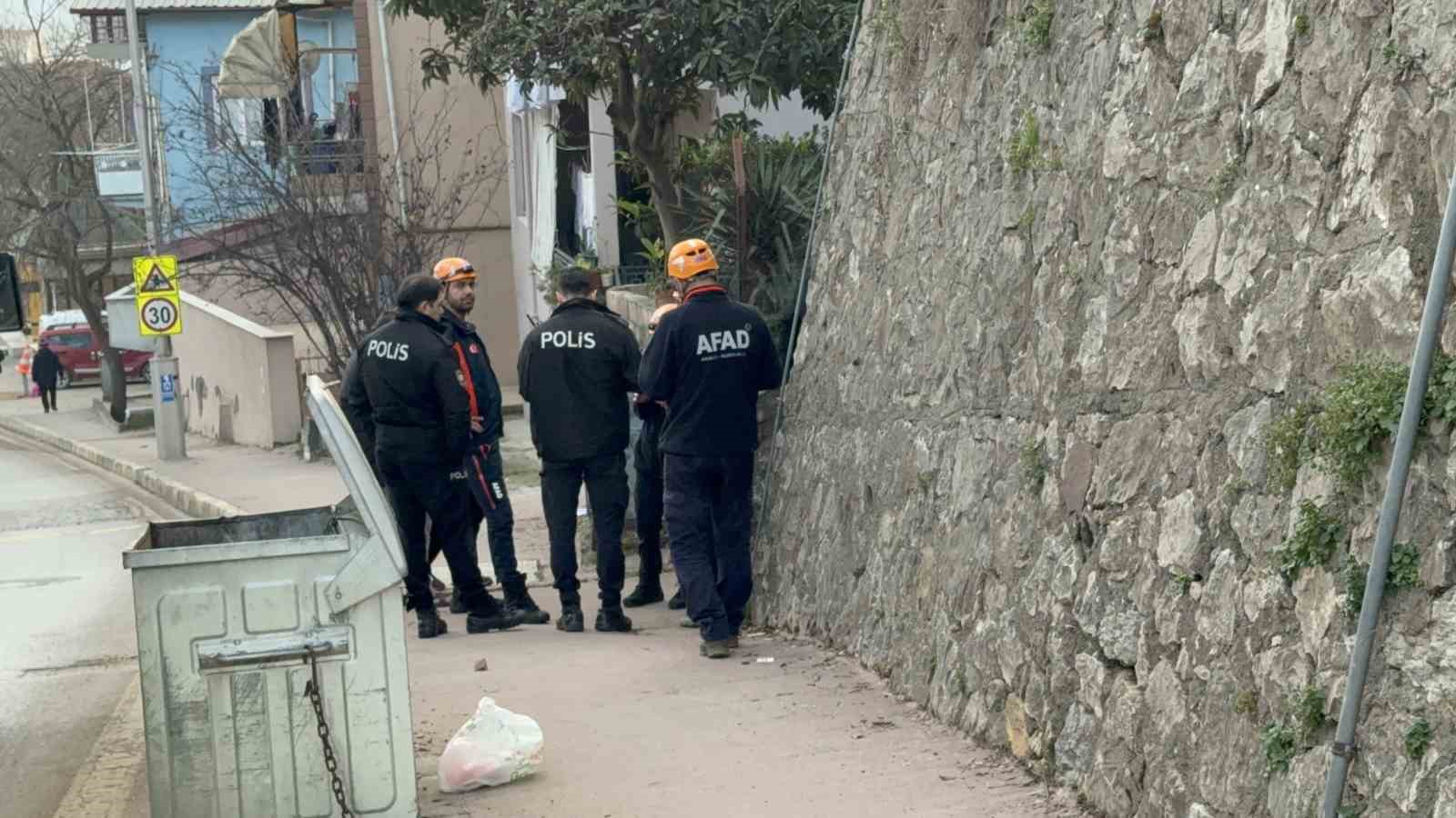 fayanslar kabarinca afad ve polis harekete gecti ev tedbiren tahliye edildi 2
