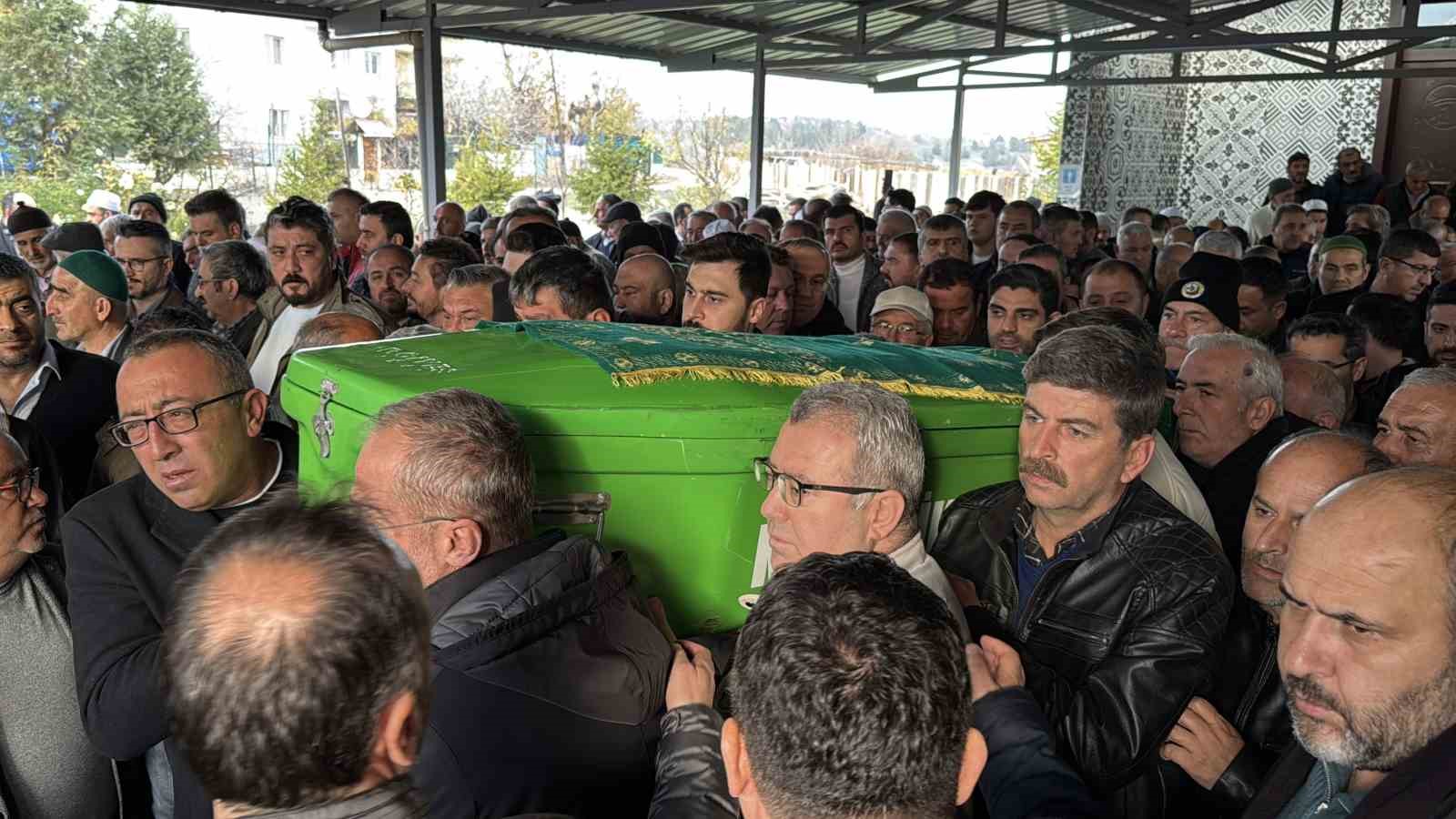 feci kazada hayatini kaybeden emekli ormanci topraga verildi 1 jetipmzp