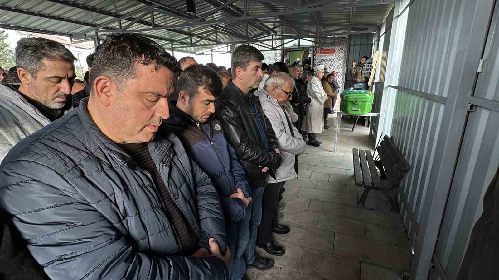 feci kazada hayatini kaybeden emekli ormanci topraga verildi 2 jr5DIDEt